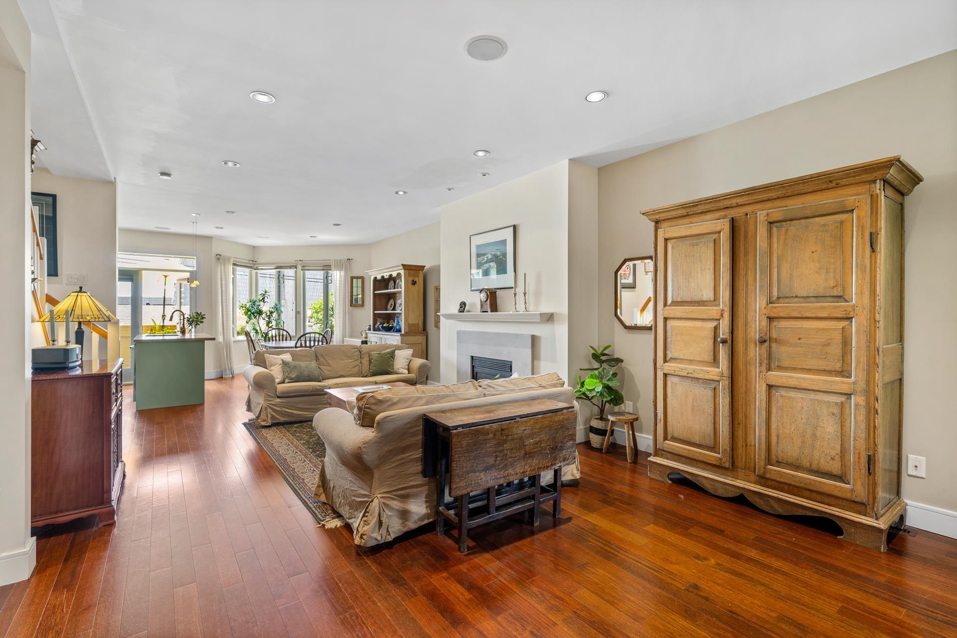 Lower Lonsdale Half Duplex for sale:  3 bedroom 1,677 sq.ft. (Listed 2025-06-05)