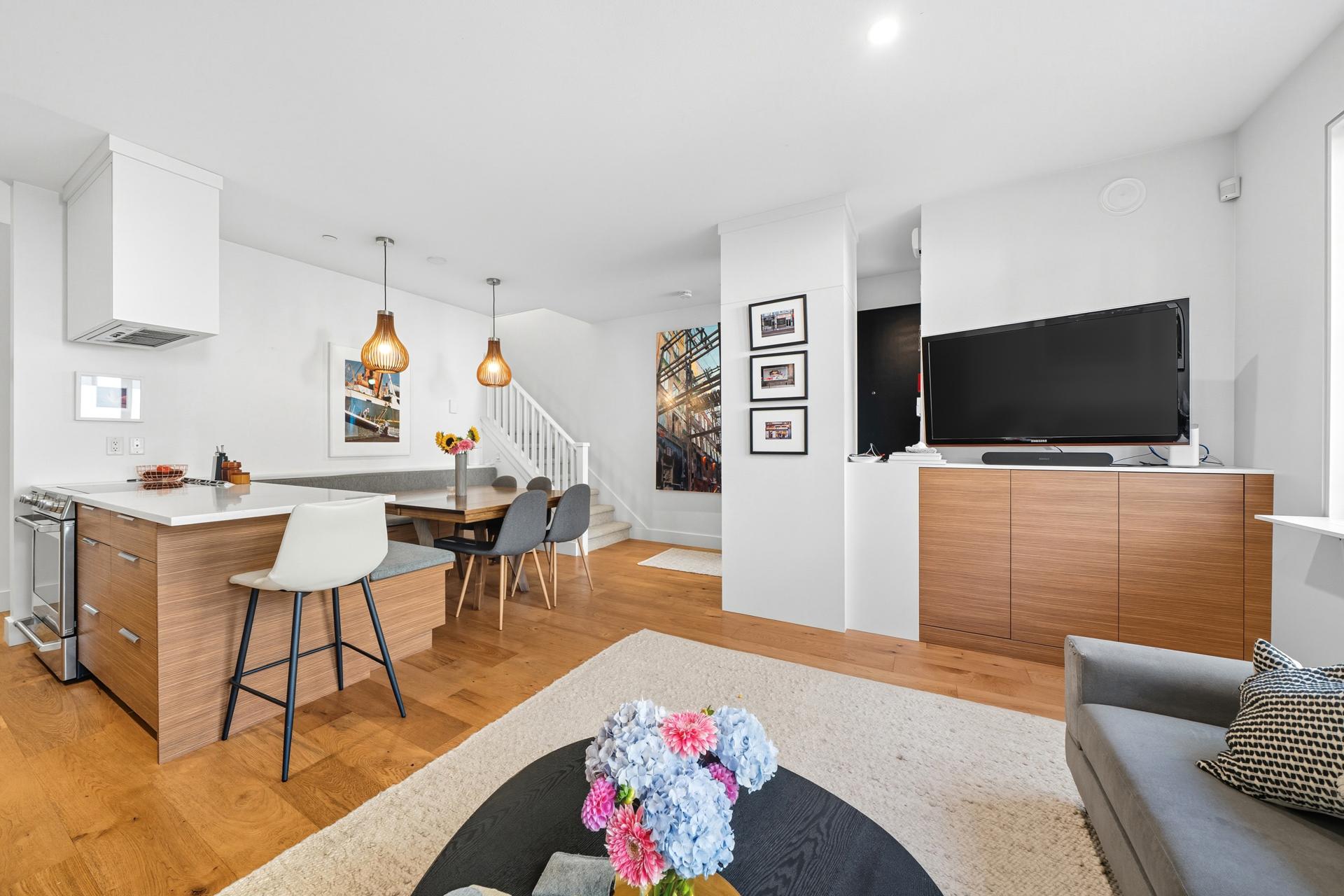 Fairview Townhouse for rent:  Studio  (Listed 2026-01-01)