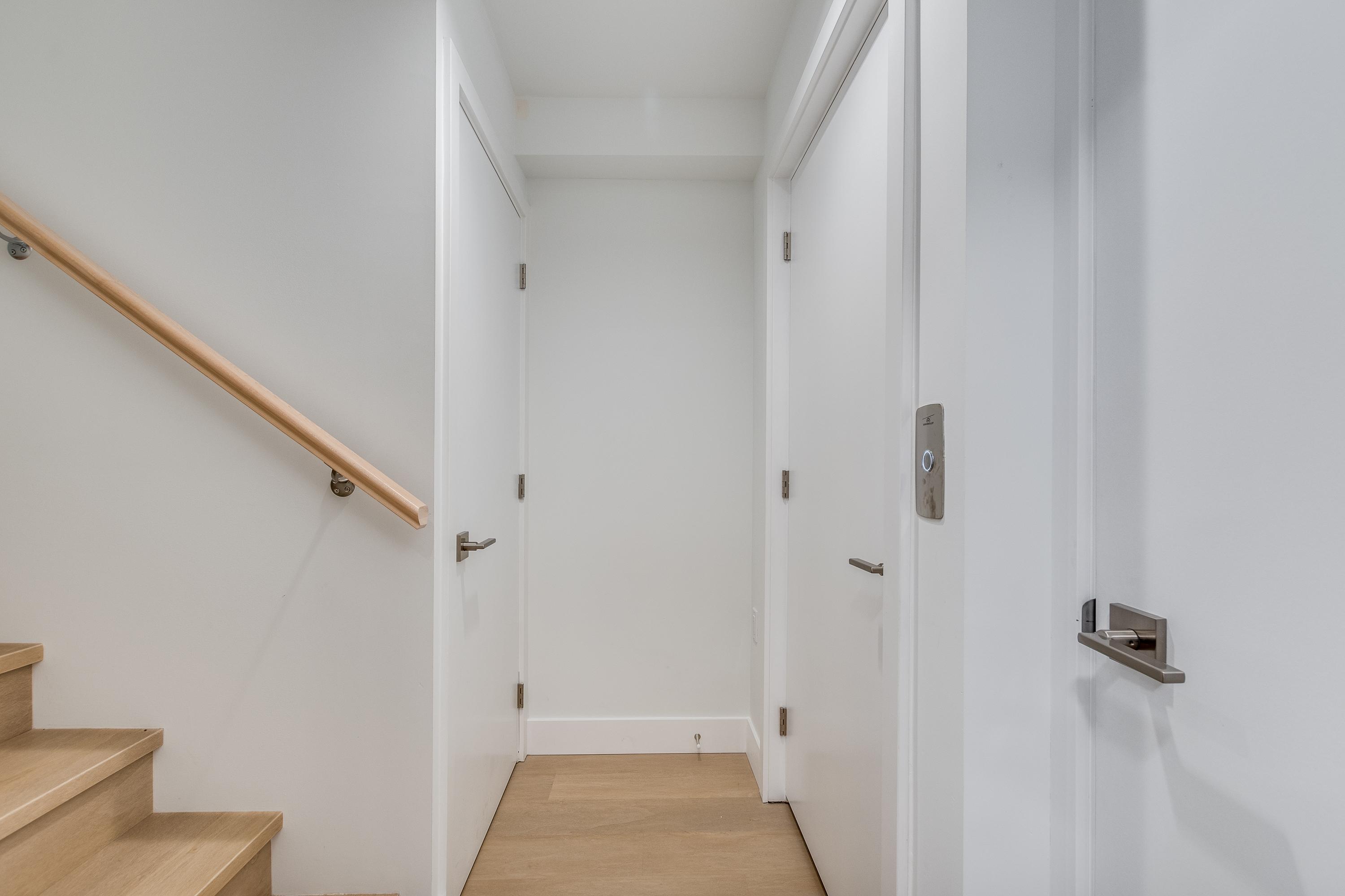 Central Lonsdale Townhouse: 3 bedroom