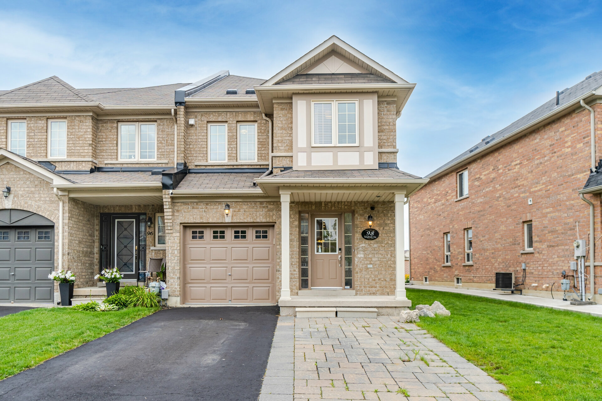 Brampton Row / Townhouse for sale:  3 bedroom  (Listed 2023-11-24)