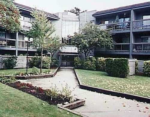 Middlegate BS Condo for sale:  2 bedroom 908 sq.ft. (Listed 2005-12-12)