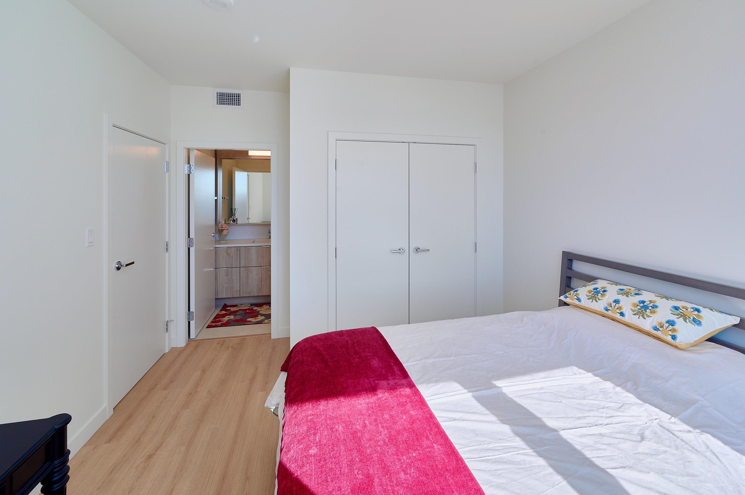 Harbourside Apartment/Condo for sale:  3 bedroom 1,570 sq.ft. (Listed 2026-04-24)
