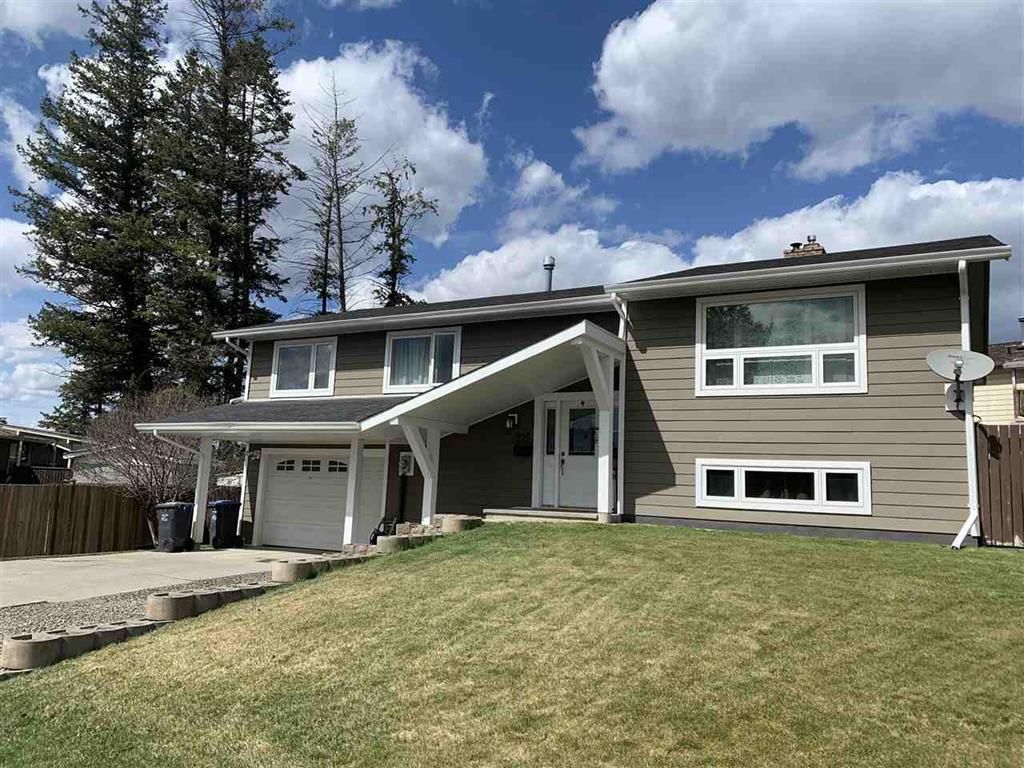 Williams Lake House/Single Family for sale:  4 bedroom 2,500 sq.ft. (Listed 2020-05-28)