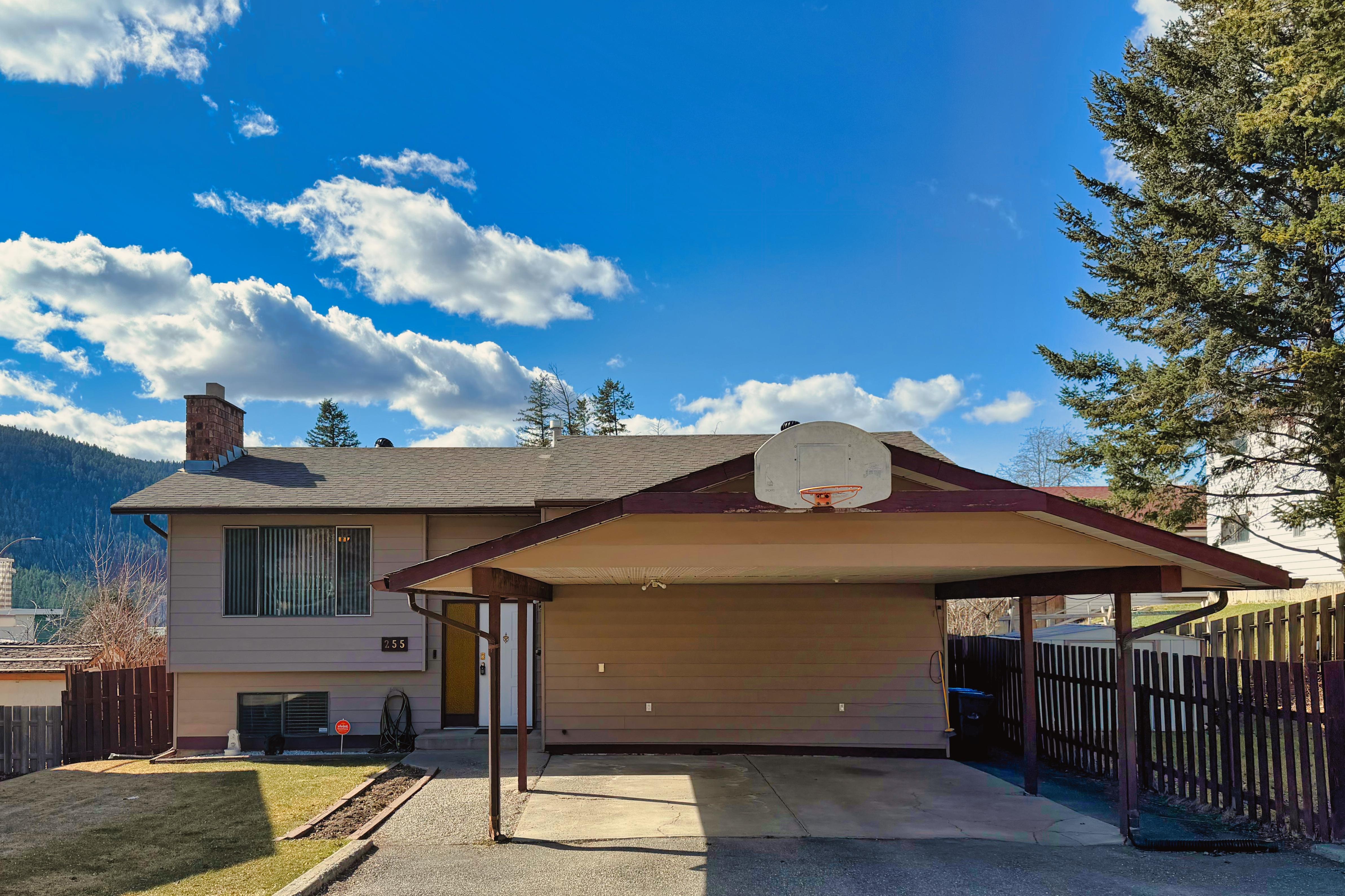 255 Litzenburg Crescent