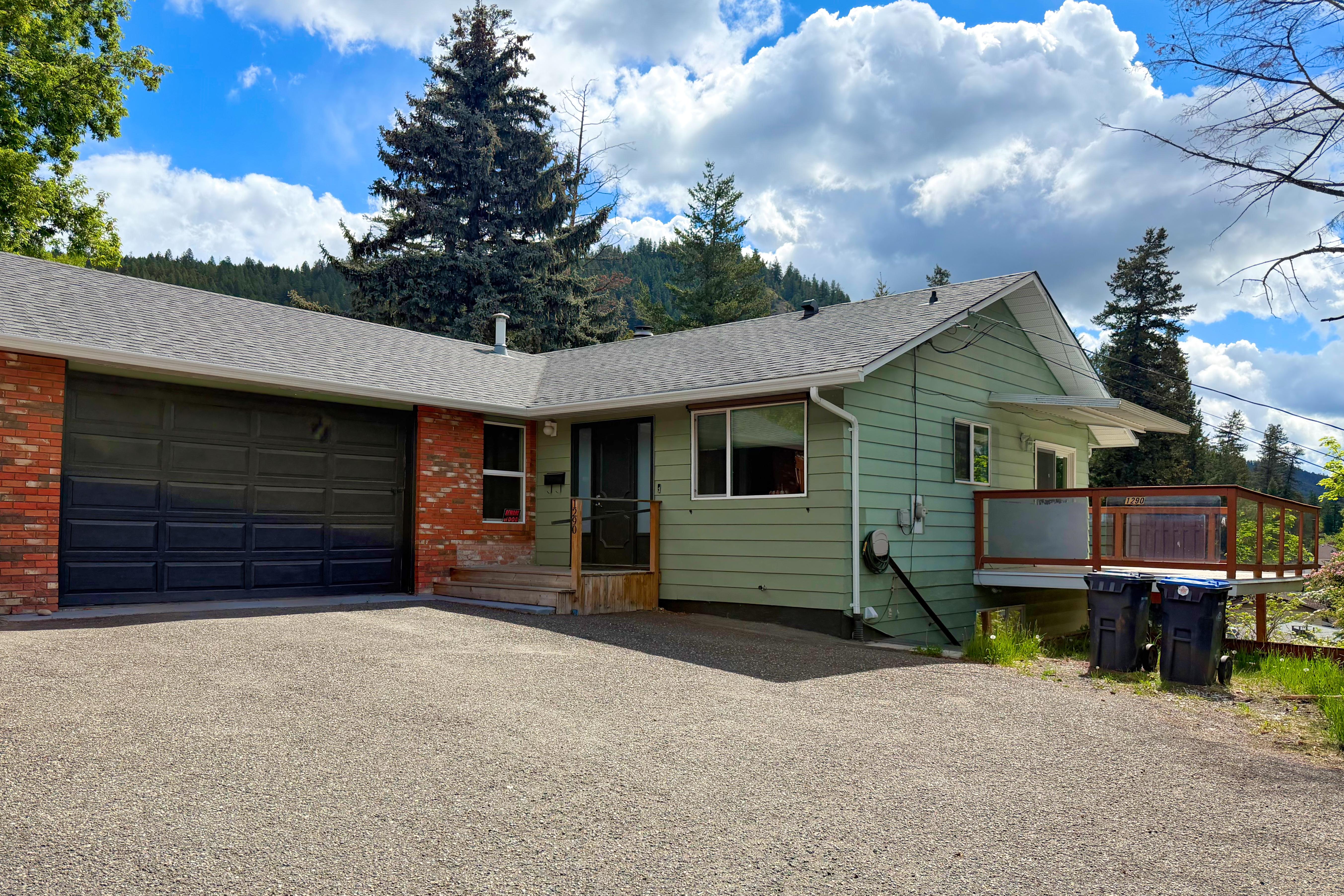 1290 N 12th Avenue